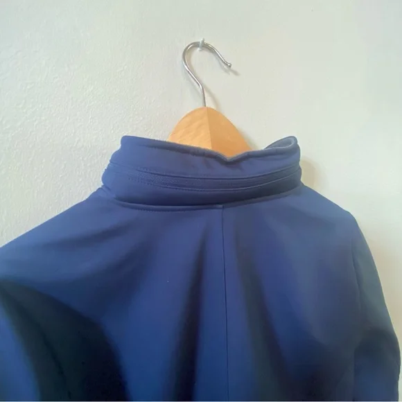 Women’s Nike Navy Jacket size Medium - Picture 8 of 12